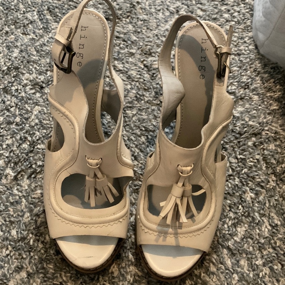Hinge heels